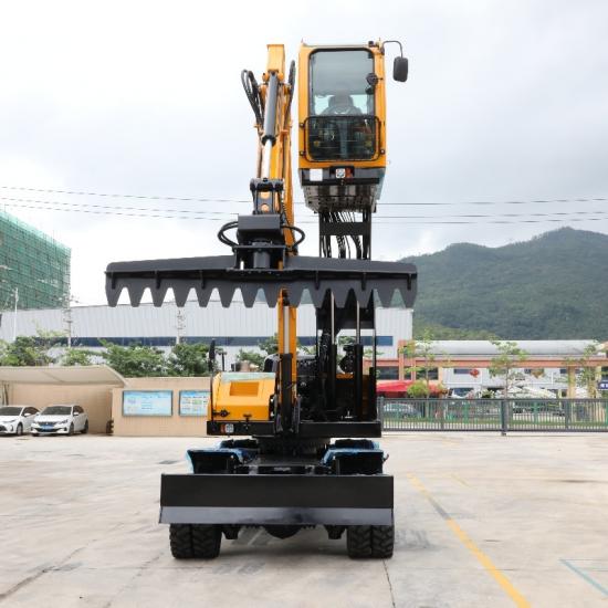 خمسة آلاف ومائتان واحد