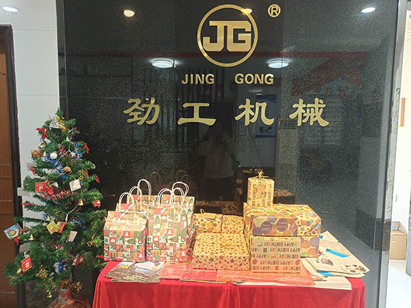 يرن Jinggong في العام الجديد باحتفالات الأعياد
    