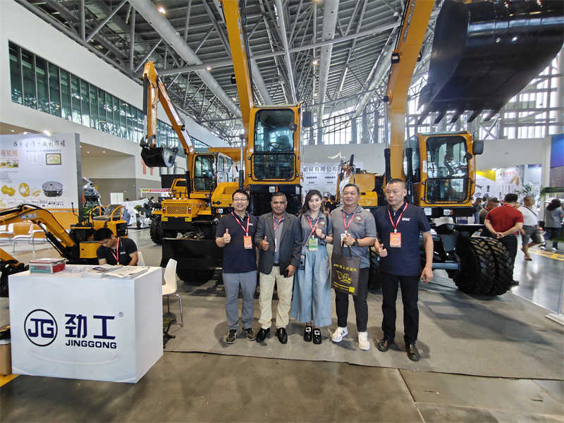 Xiamen Baolong Exhibition Hot Development Welcome You To JingGong Machinery Booth！